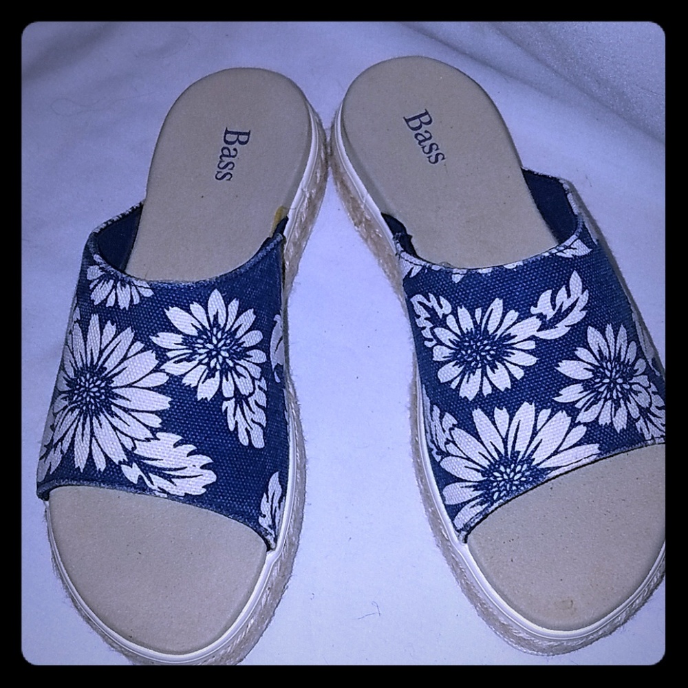 Blue heel slides